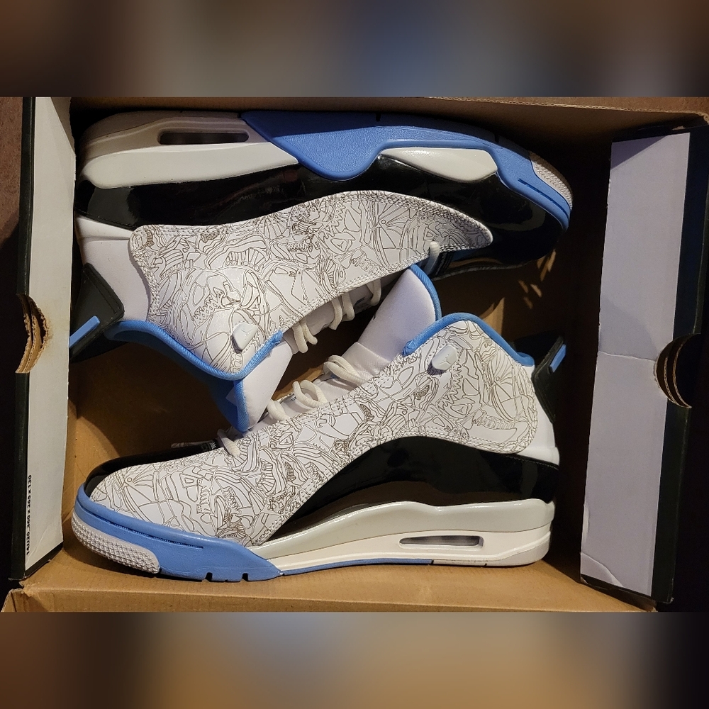 Stylish Men's Sneakers in Black, White, and Blue